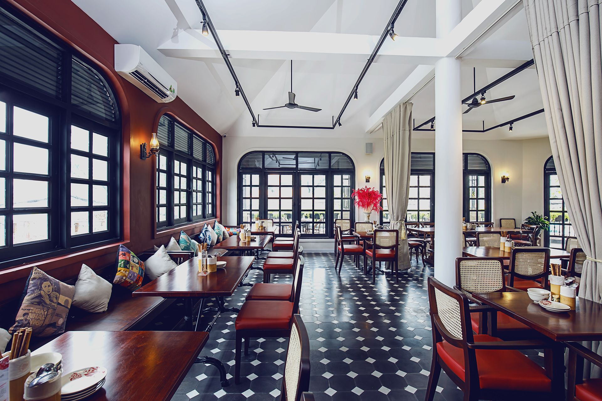 Sảnh chính lầu 1