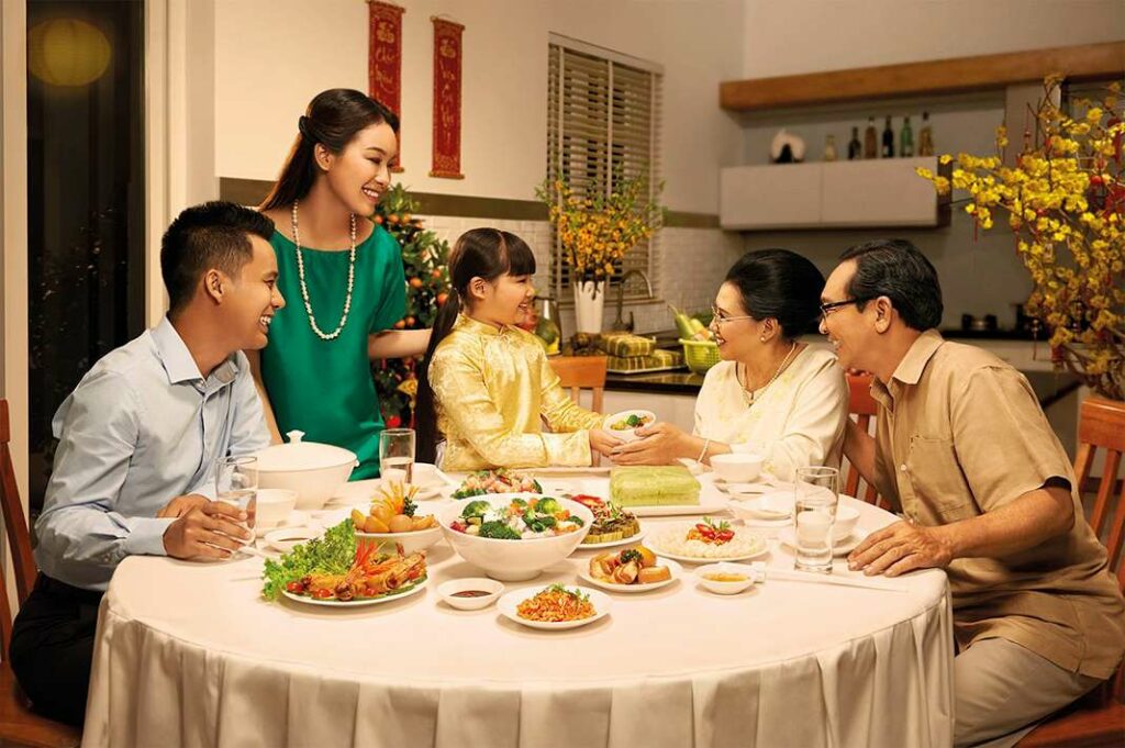 Bữa cơm gia đình người Việt
