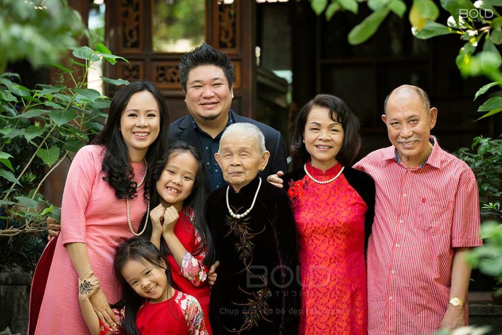 Gia đình Việt Nam nhiều thế hệ
