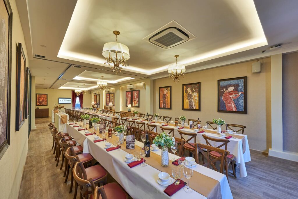 Không gian tiệc Maison Mận-Đỏ